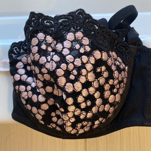 Bra; underwire, black and pink lace - Picture 2 of 8